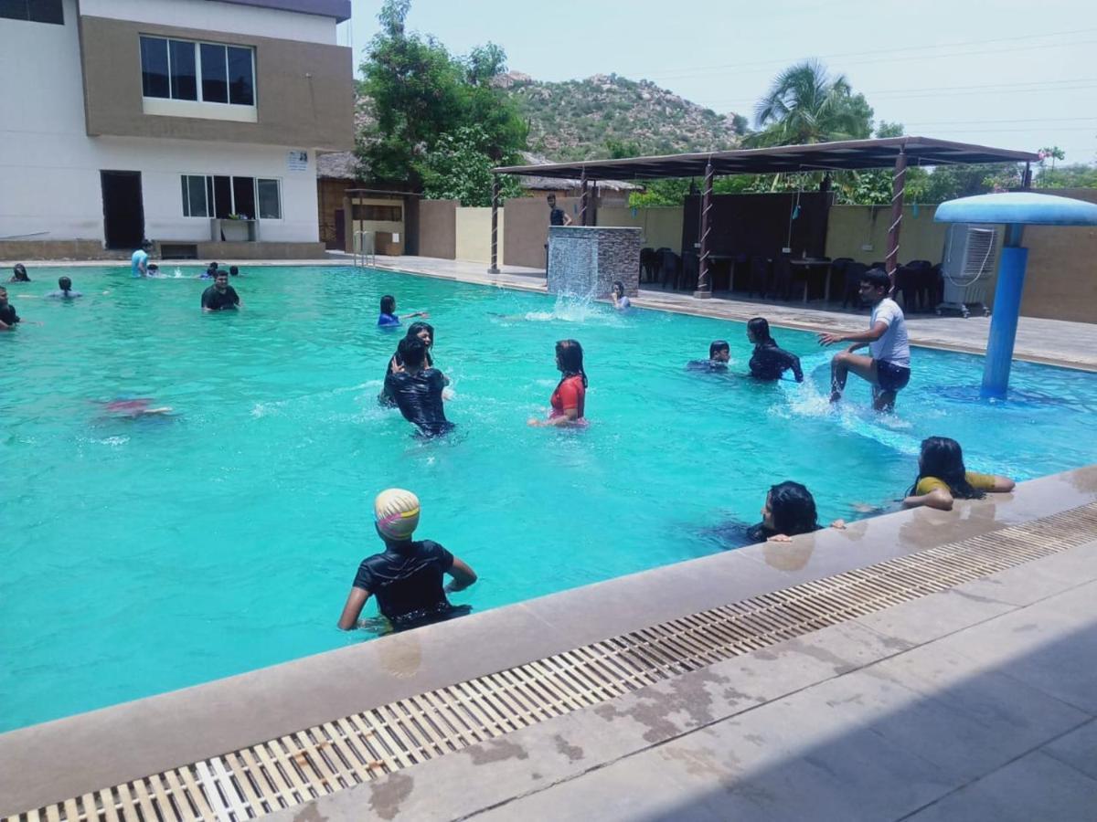 3Season Resort Hampi Bagian luar foto
